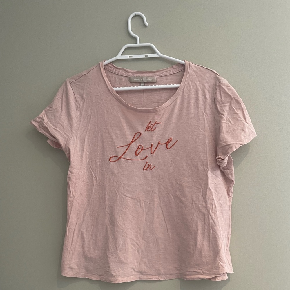💖 “Let Love In” Graphic Tee